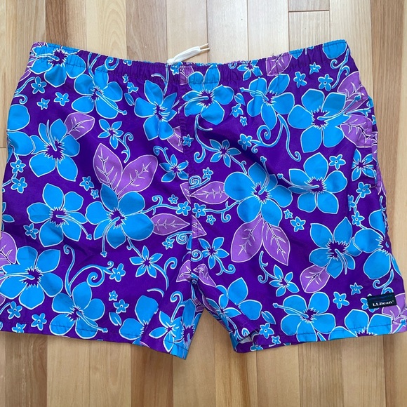 Women’s LL Bean unlined shorts flower print, size XL - Picture 1 of 5